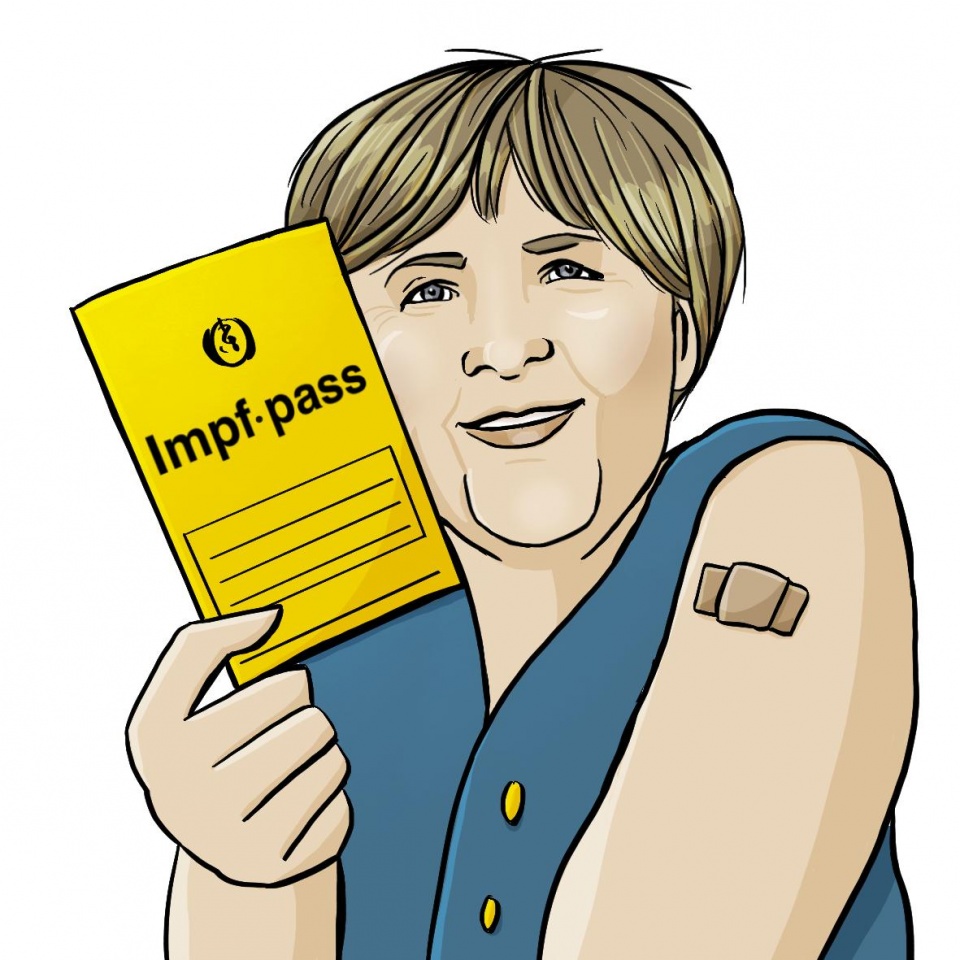 Angela Merkel mit einem Impfpass in der Hand und einem kleinen Pflaster auf dem Oberarm.
